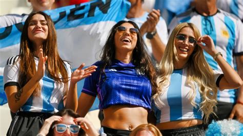 Argentina fans who went topless to celebrate victory in Qatar。